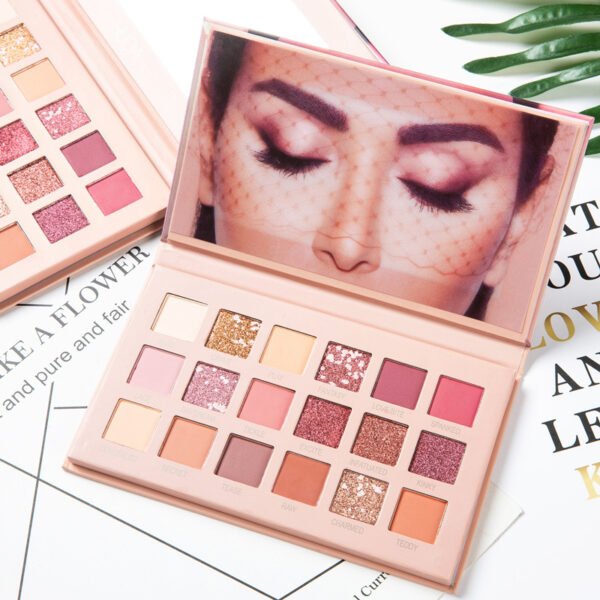 HUDA BEAUTY 18 Color Eyeshadow Palette